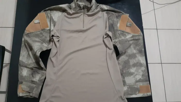 Combate Shirt Operator Bege Camuflada Invictus.