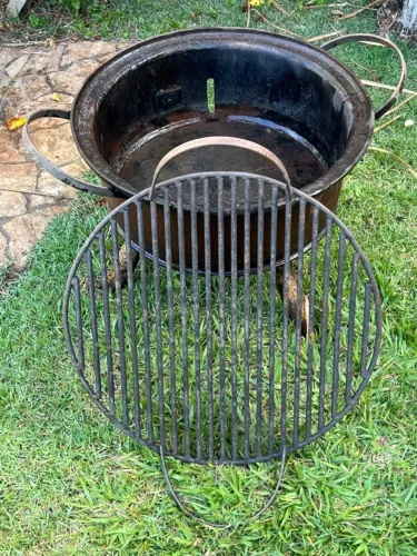 CHURRASQUEIRA DE CHÃO DE FERRO FUNDIDO