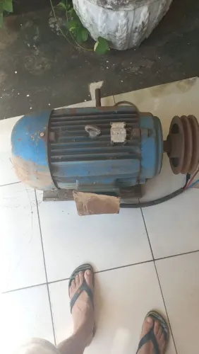Motor trifásico e motoboma