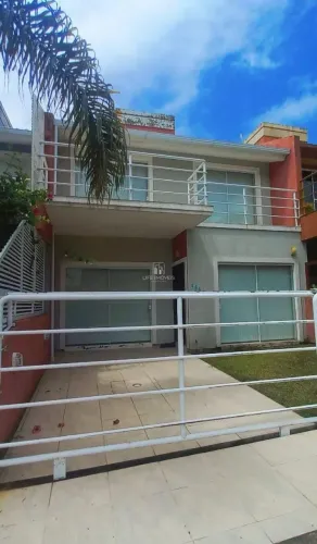Casa mobiliada para alugar em Garopaba com 2 quartos e churrasqueira