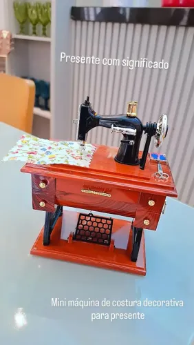Mini máquina de costura decorativa para presente