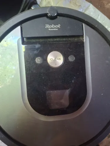 Robô aspirador iRobot Roomba 960. 