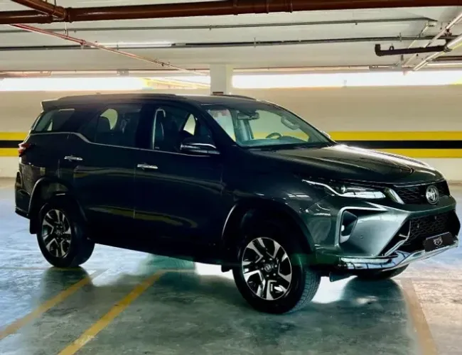 Toyota Hilux SW4 SRX Plat. 4X4 2.8 TB Die. Aut. 2024