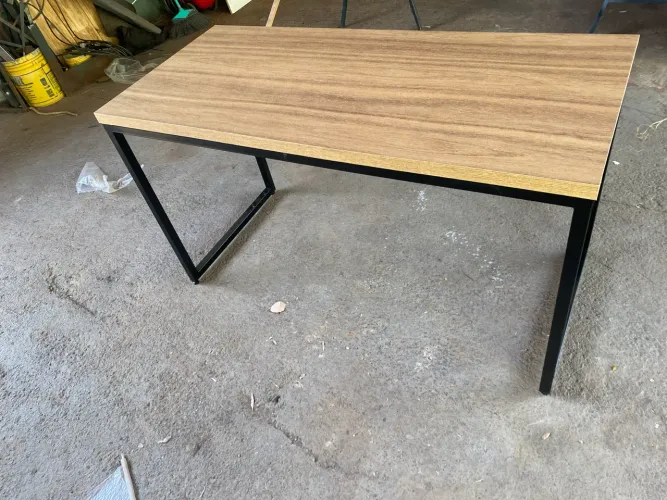 Mesa estilo industrial / Escrivaninha de trabalho (Valor Promocional por tempo limitado!)