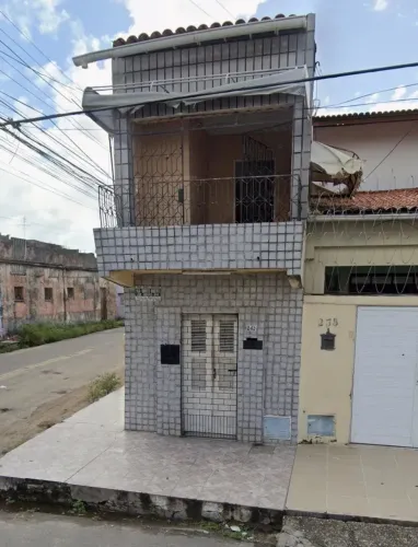 Alugo casa bairro Bela Vista prox ao Center box da José Bastos.