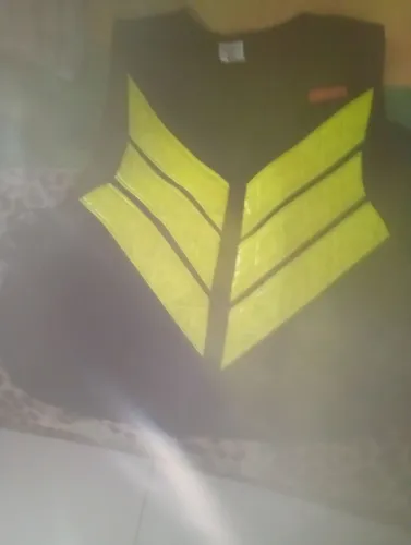 vendo um colete refletivo .comprei tem um mês em Edinho moto.pra trabalha no aplicativo