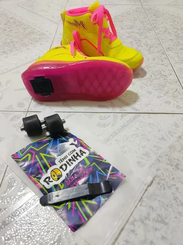 Tênis infantil com rodinha e led