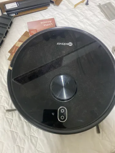 Robô aspirador mapeia e limpa