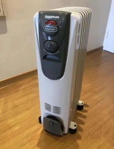Aquecedor elétrico De'Longhi Magnum modelo MG15, compacto e portátil