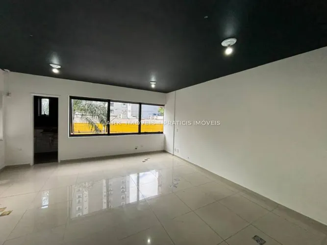 Sala comercial com 35 metros, 2 banheiros próximo ao metrô Santa Cruz - Vila Clementino