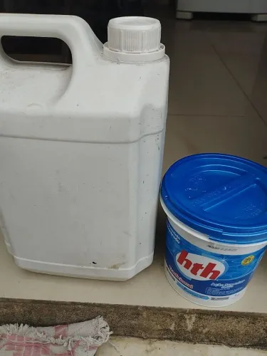 Vendo galões de 5kg e baldes pequenos de 1kg