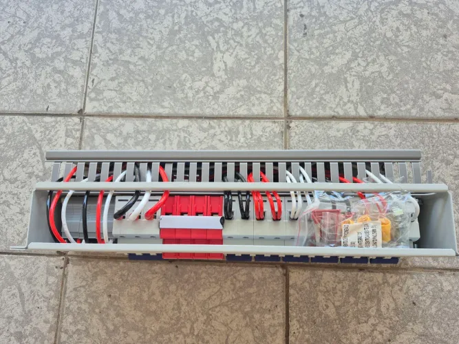 Kit com 4 PDU vai com disjuntores e DPS