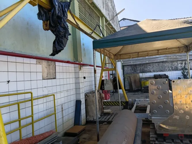 Pórtico com talha eletrica com capacidade de 1.500. Kg