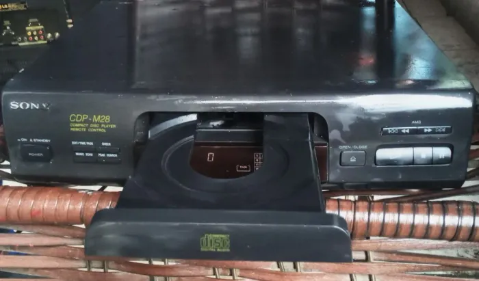 Sony CDP - M28