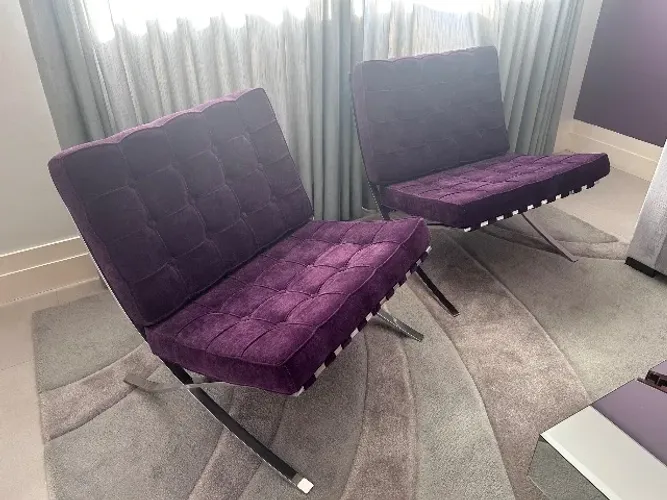 Poltrona assinada em inox