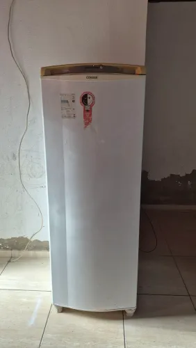 Vende-se geladeira funcionando perfeitamente faço entrega 