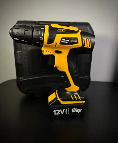 Furadeira e Parafusadeira Wap a Bateria 12V Maleta 13 Peças