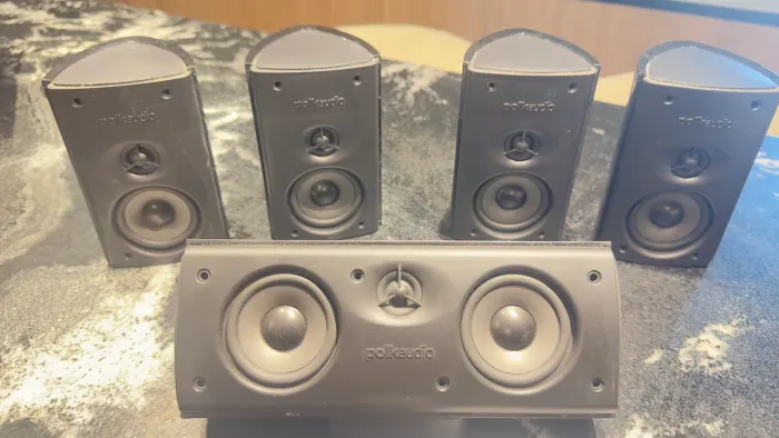 Caixas de Som Polk Audio RM7 Satellite - Alta Qualidade