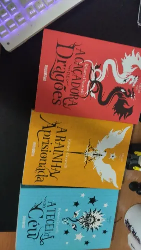 Trilogia A Caçadora de Dragões Iskari