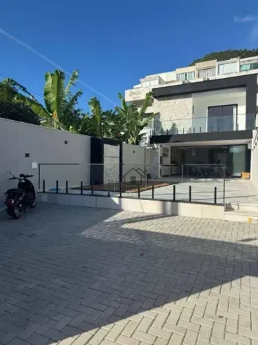 Casas para venda com Piscina e 4 quartos, 255 m² - Itaipu