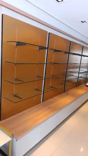 MÓVEIS COMERCIAIS À VENDA