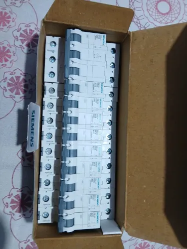 Disjuntores de 32A padrão Din da Siemens