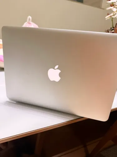 MacBook Air Apple ? muito conservado | SSD 128 GB / Celular IPhone 13 Pró