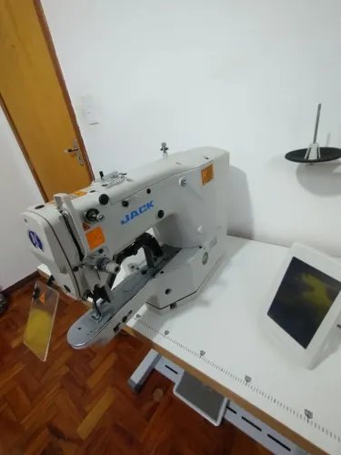 Máquina de costura Travete industrial Jack.