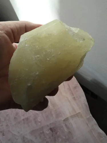 Arte em pedra Amarela natural 650g