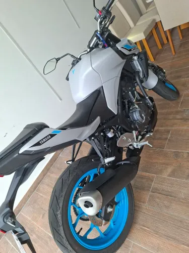 MOTO MT 03 YAMAHA