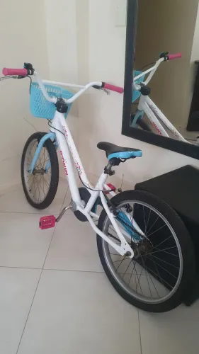 Bicicleta B. TWIN aro 20 menina