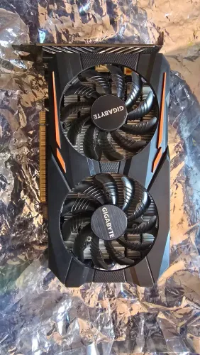 Placa de Vídeo GTX 1050 Ti 4GB Gigabyte - Excelente Estado