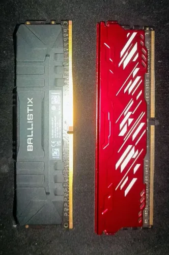Memória RAM DDR4 8GB Crucial Ballistix + 8GB DDR4 c/ Dissipador