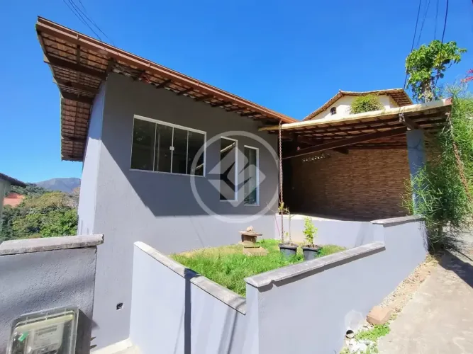 Casa em Condomínio com Casa de Hóspedes Independente na Barra do Imbuí 190m², 2 Vagas e L