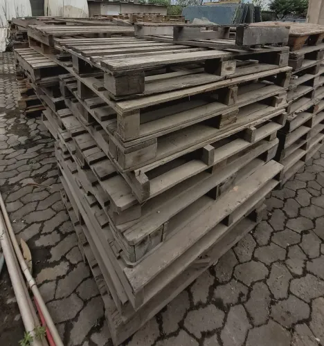 Lote de 200 Pallets de Madeira Usados/Quebrados