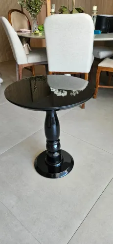 Mesa de canto em laca