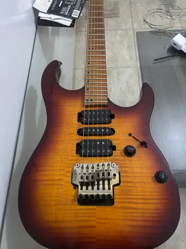Guitarra Washburn mg74 anos 90 pra sair hj