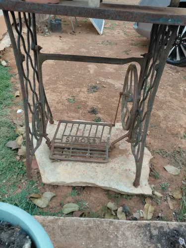 Pé máquina antigo