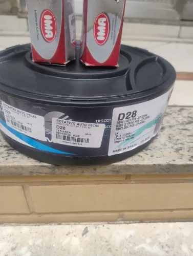 Disco de freio e rolamentos dianteiros para celta e outros carros
