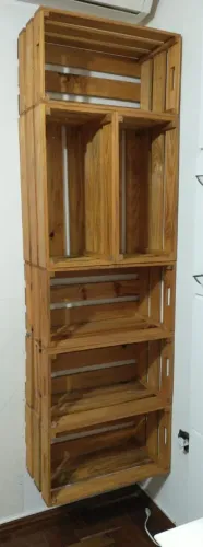 Prateleira Rústica feita com caixas de madeira