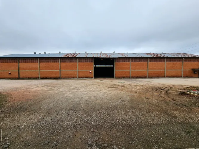 [ALUGA-SE] Barracão/ Galpao/ Armazém 2.200 m2 direto com o proprietário