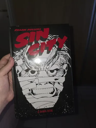 vendo sin city a dama fatal hq capa dura