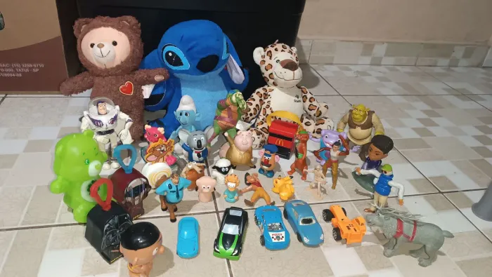 Lote com 36 brinquedos - usados