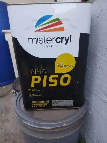 Vendo uma lata de tinta Piso Cinza 200,00 reais 