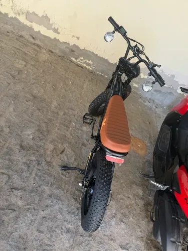 Bicicleta Elétrica Café Racer 750W - Estilo, Potência e Conforto