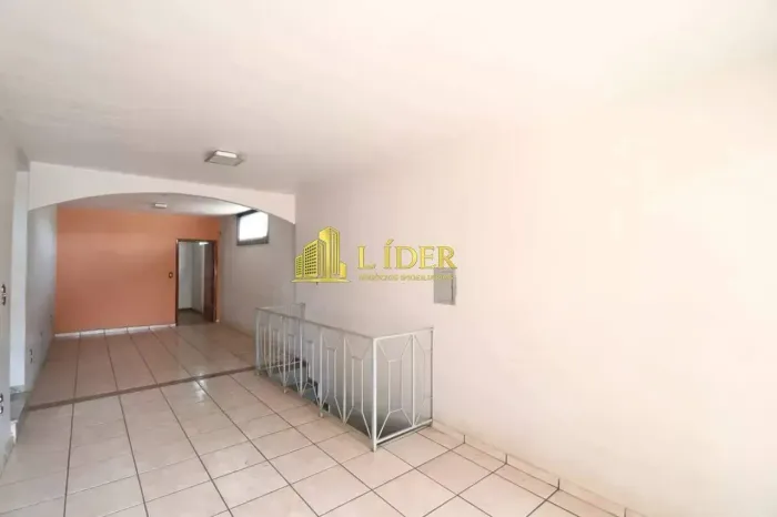 CASA EM EXCELENTE LOCALIZAÇÃO