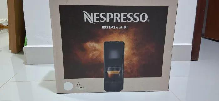 CAFETEIRA NESPRESSO ESSENZA MINI BRANCA (NOVA)