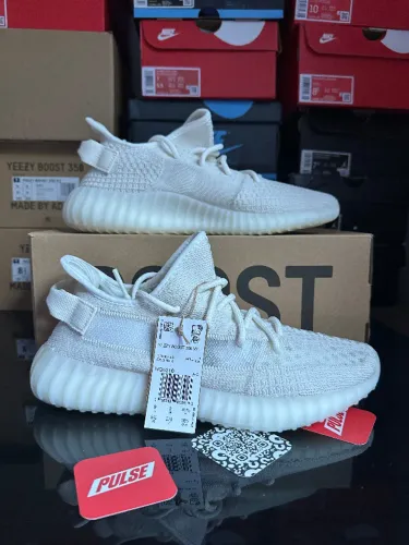 Sneaker Adidas Yeezy 350 V2 Bone - tamanho 41BR, original DSWT (590)