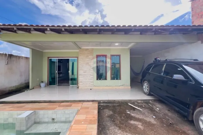Conforto, Espaço e Excelente Localização! Casa Moderna no Loteamento Tropical.