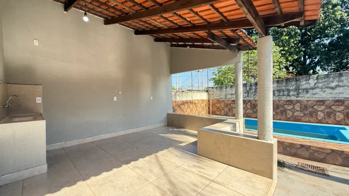 Casa 3 Quartos com 1 Suíte - Piscina - Village Garavelo